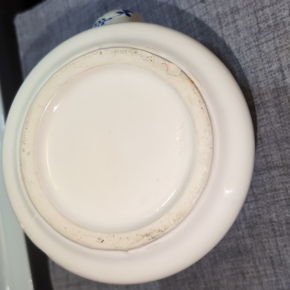 Blue Onion Pattern Tea Pot - Picture 8 of 9